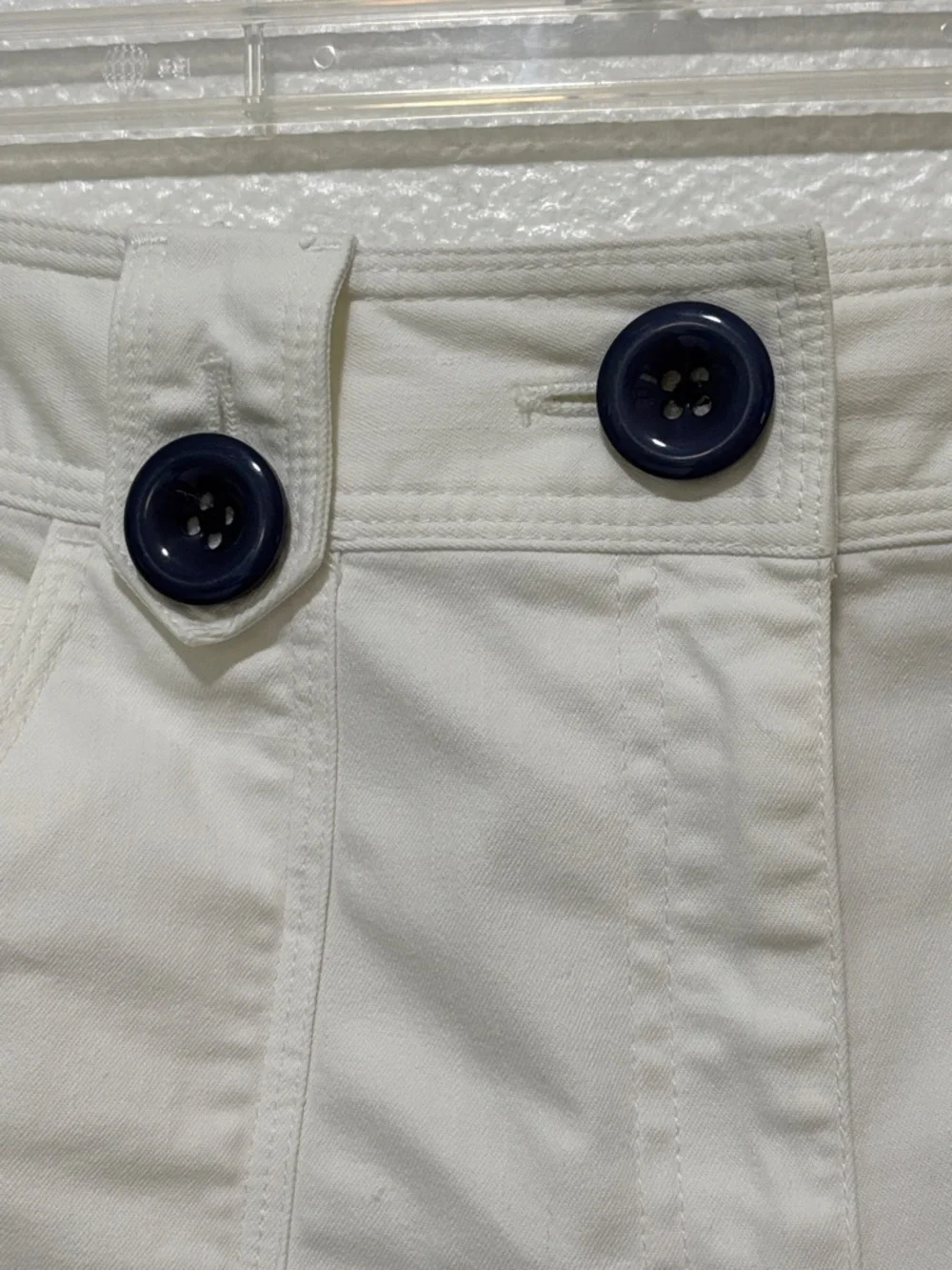 Talbots Capri Pants White Big Blue Button Detail Belt Loops Size 8 Five Pockets - Picture 6 of 13